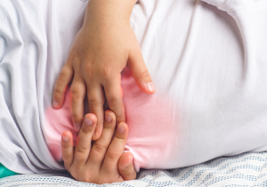 Что делать, когда у ребенка болит живот?